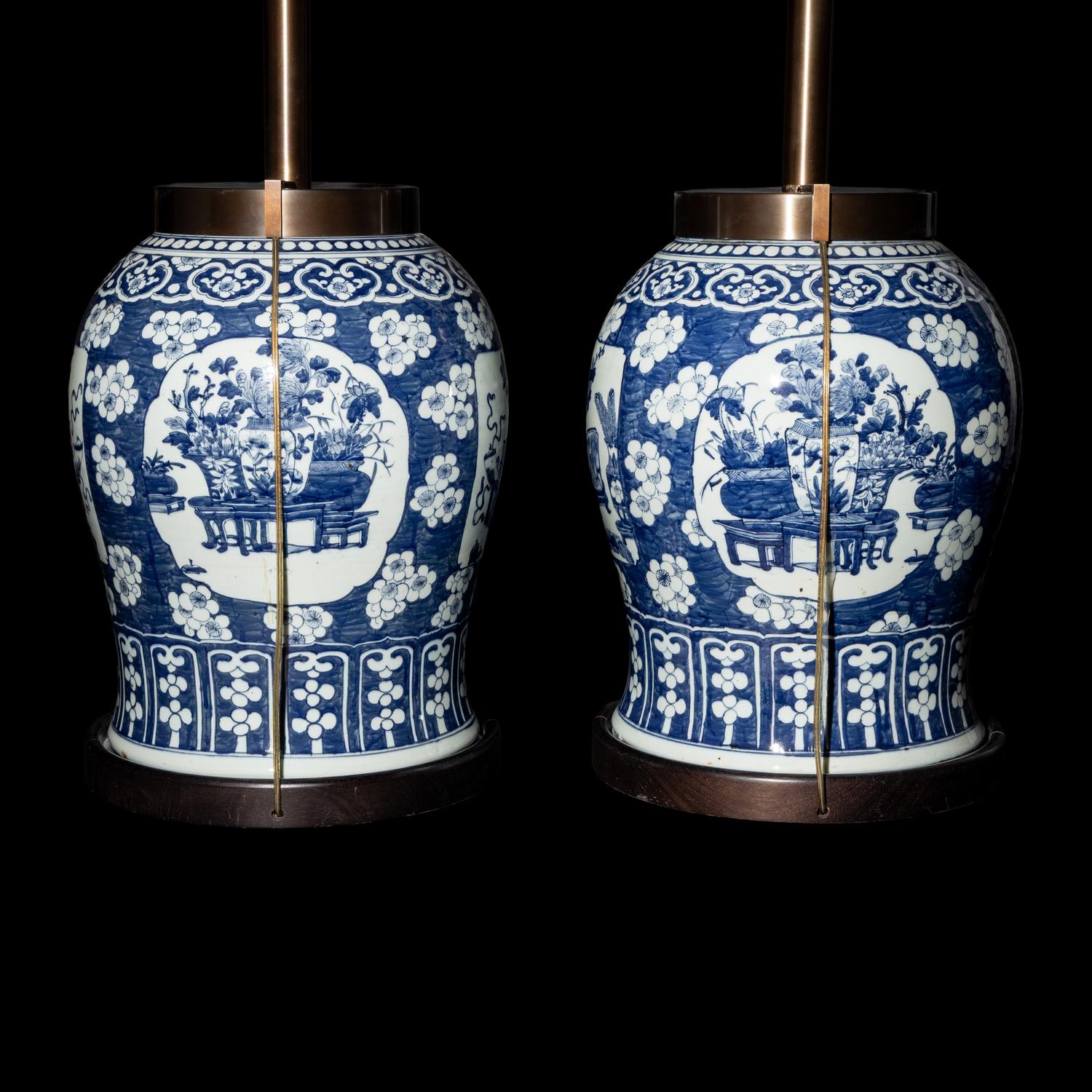 A Pair of Chinese Blue and White ' Bogu ' Motif Porcelain General Jars, 19th Century 晚清 青花博古圖將軍罐一對