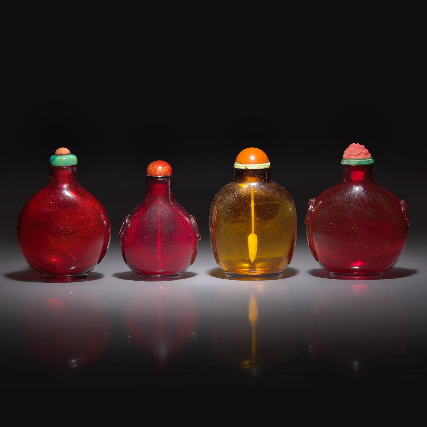 Four Chinese Ruby and Amber Glass Snuff Bottles — 寶石紅及琥珀料鼻烟壺四支