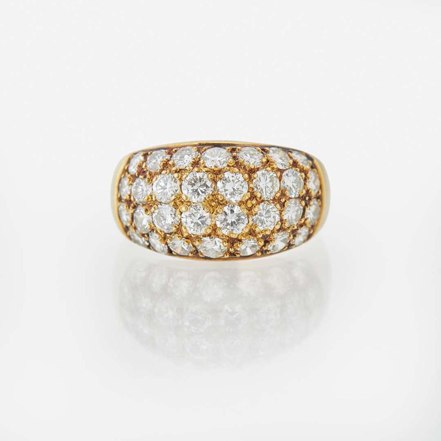 An 18K Yellow Gold and Diamond Ring