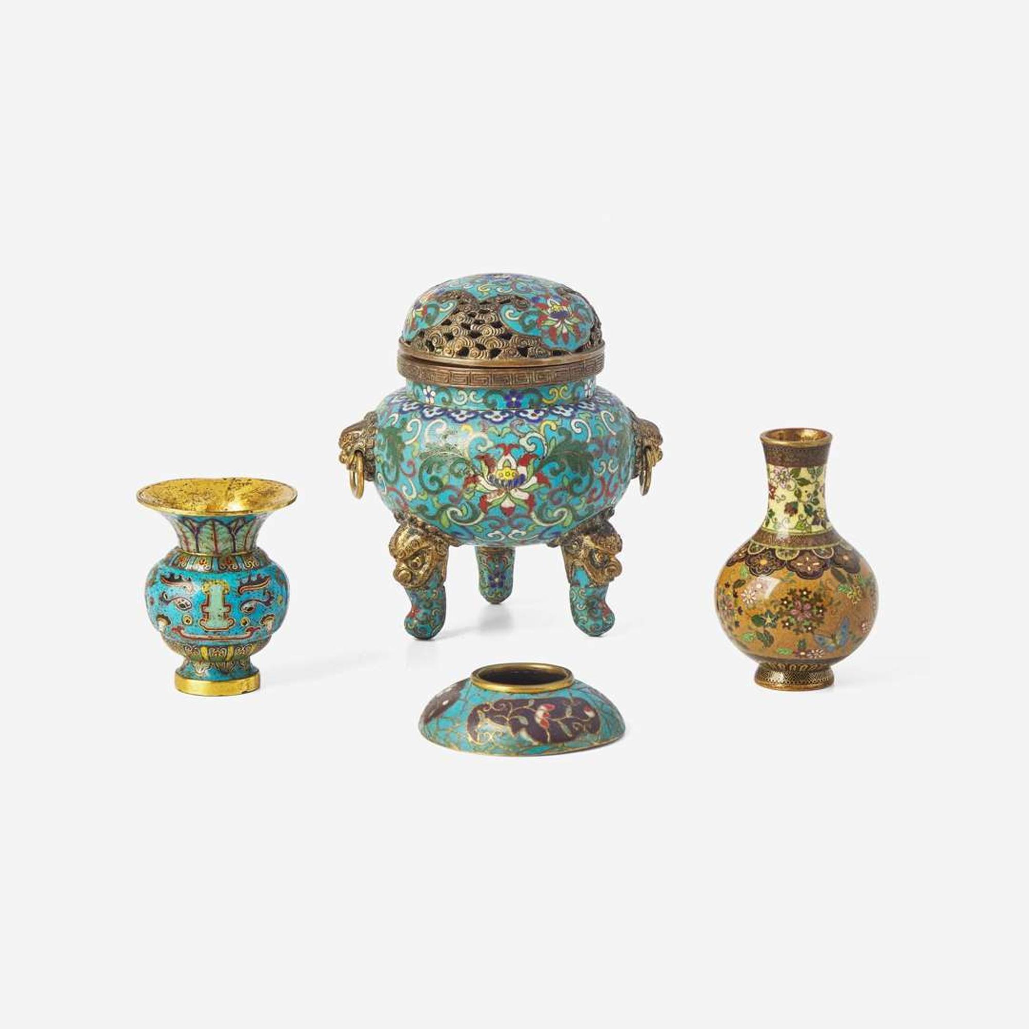 A group of four Chinese and Japanese cloisonné items 古中國日本景泰藍一組四件 Qianlong period to late 19th century ????????