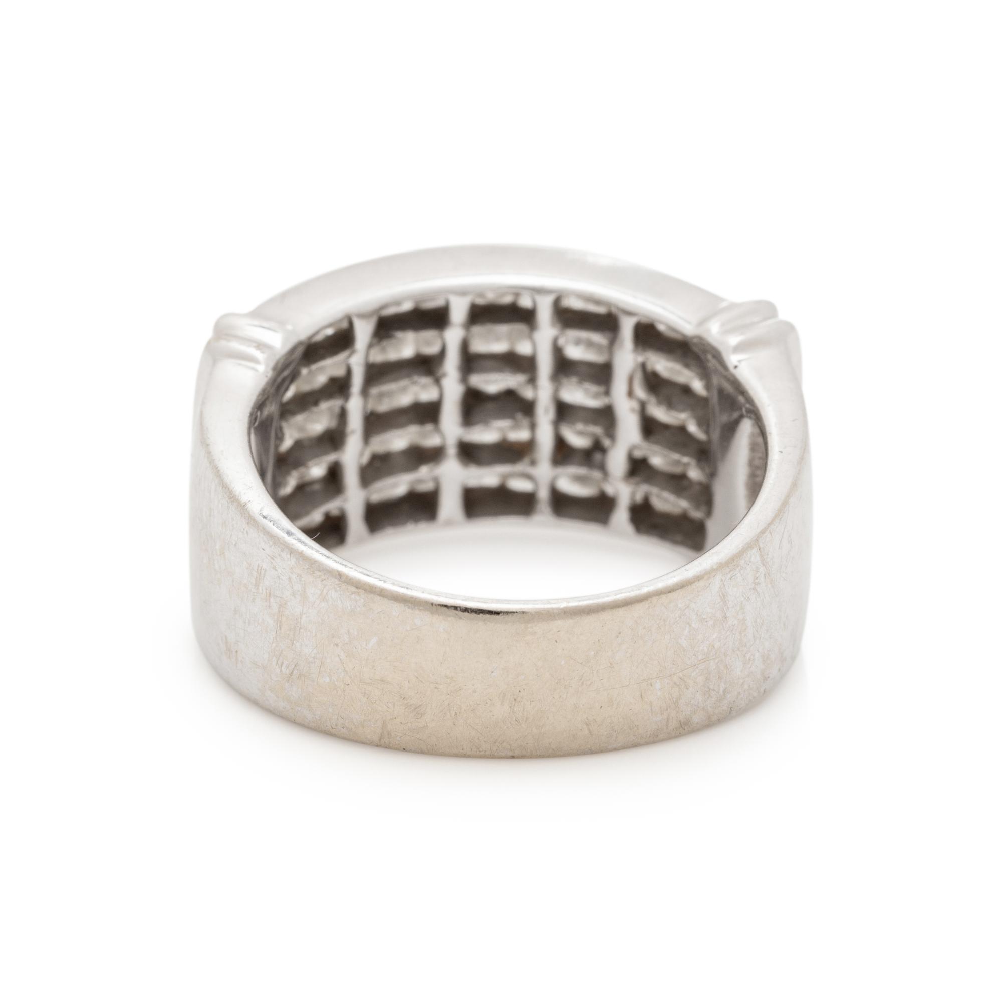 WHITE GOLD AND DIAMOND RING