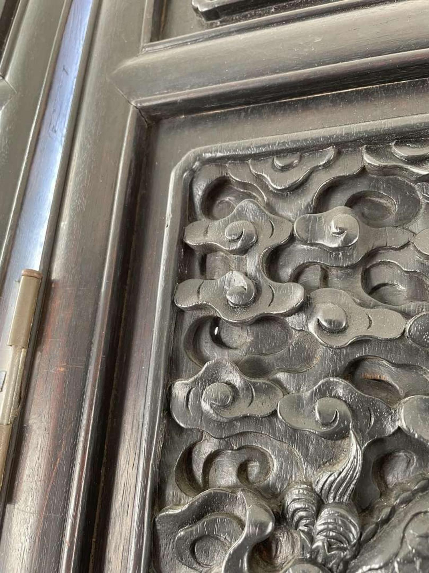 A Chinese carved hardwood six-panel “Dragons” screen 硬木浮雕龙纹六开屏风