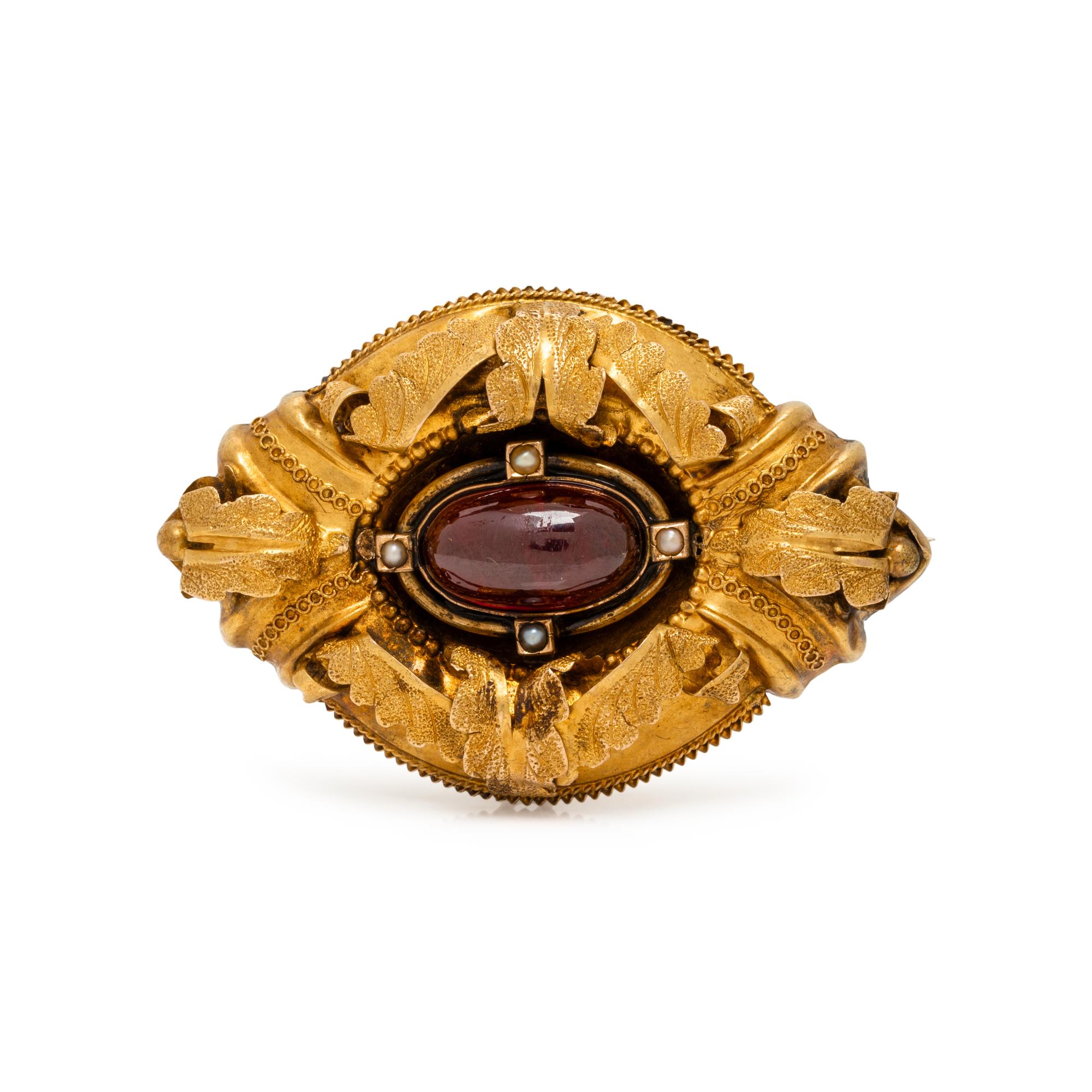 VICTORIAN, YELLOW GOLD AND GARNET MOURNING BROOCH