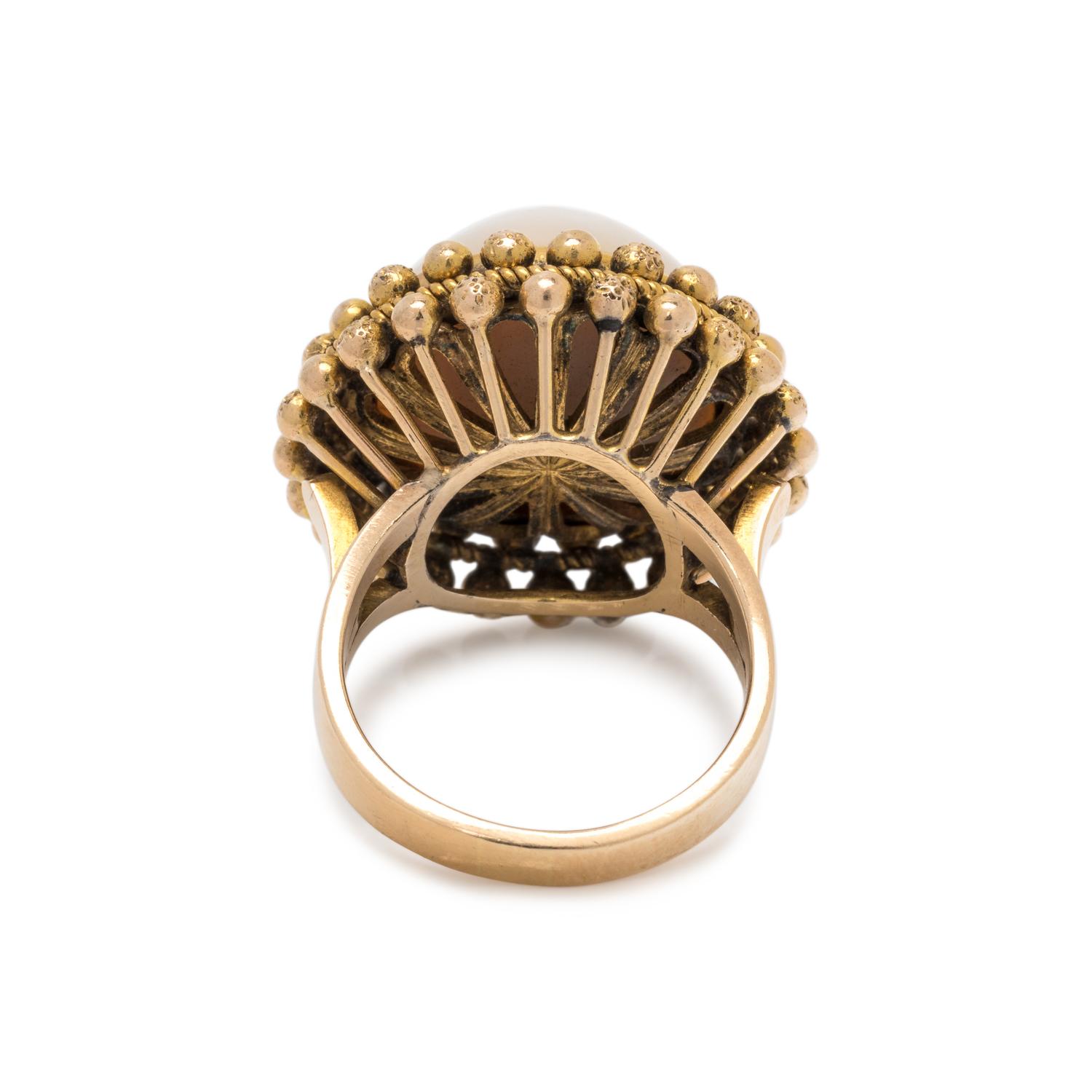 YELLOW GOLD AND CULTURED MABE PEARL RING