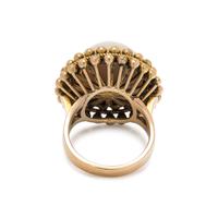 YELLOW GOLD AND CULTURED MABE PEARL RING