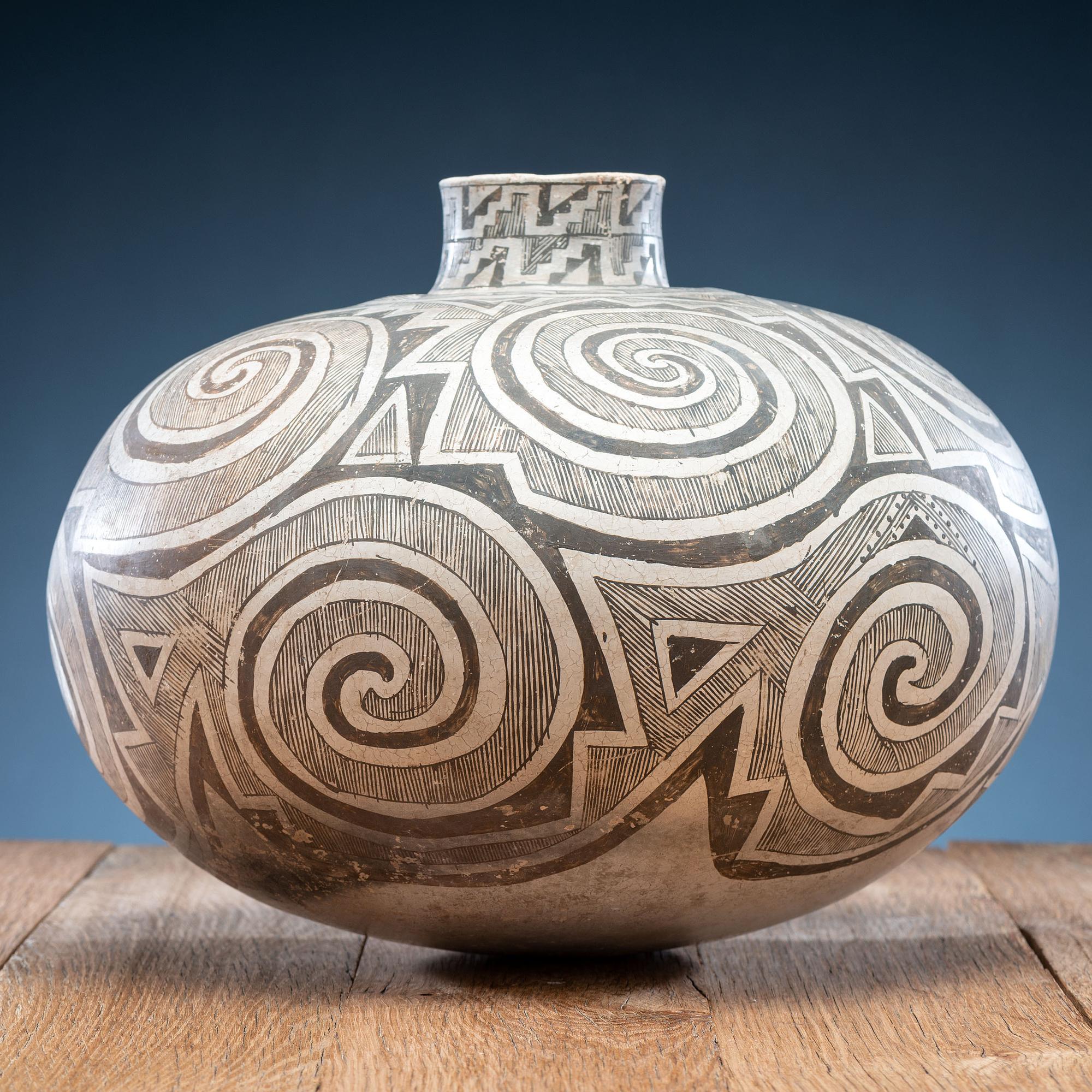 Tularosa, Black-on-White Pottery Olla