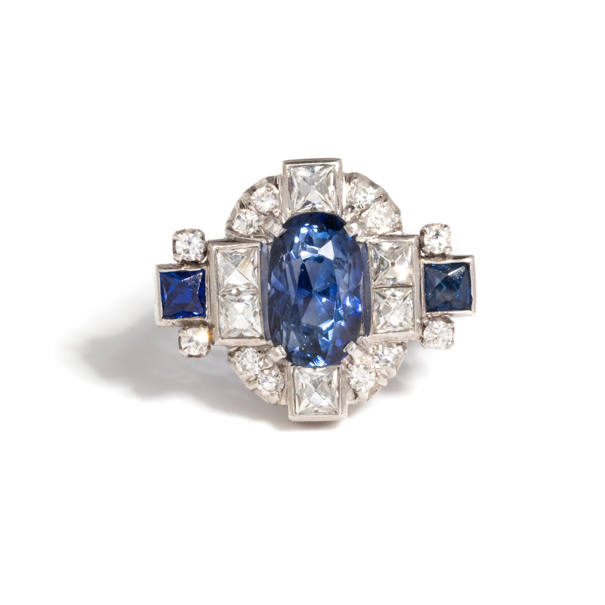 SAPPHIRE AND DIAMOND RING
