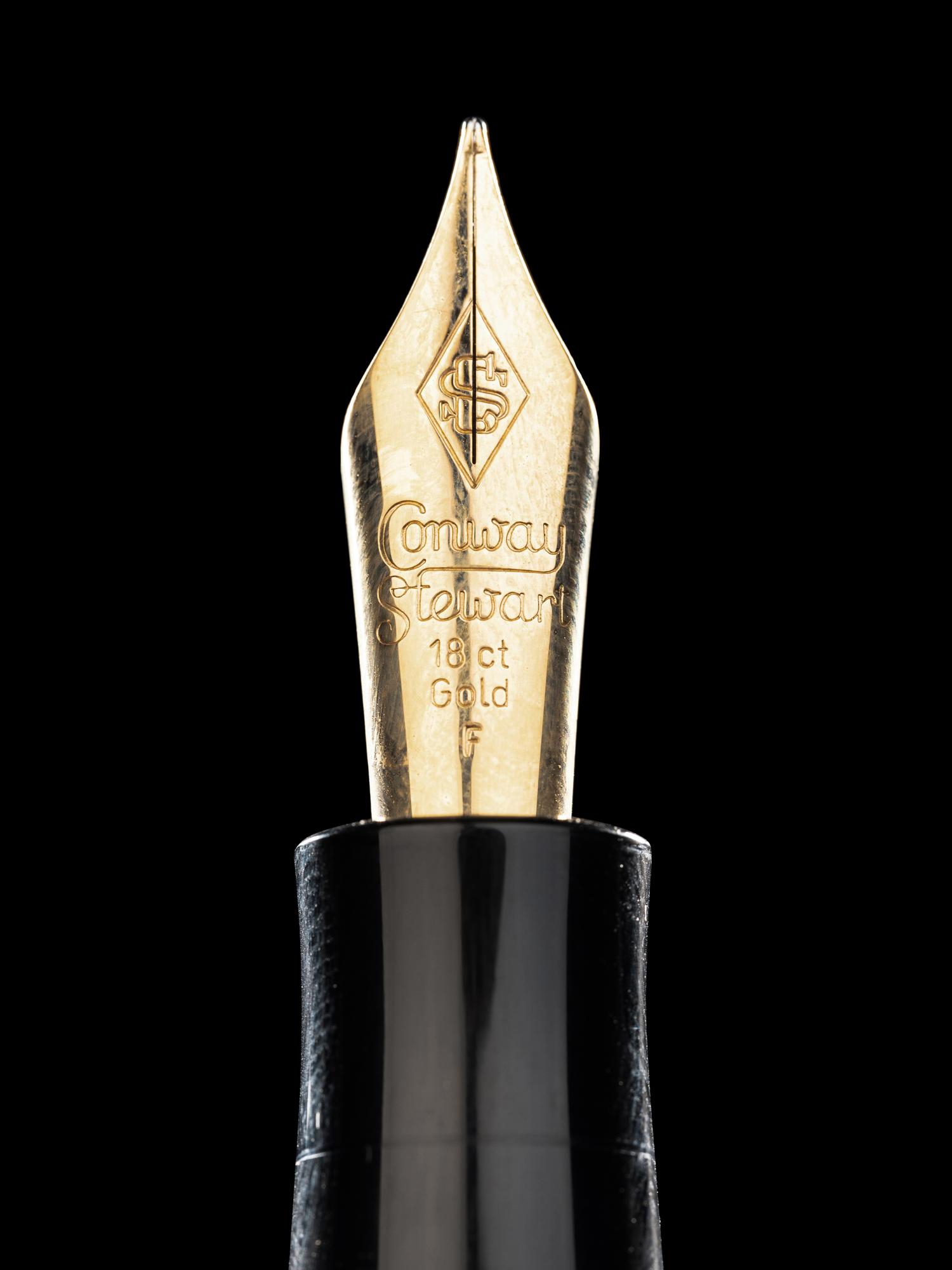 Conway Stewart: Churchill-Olive Button Fill Limited Edition Fountain Pen and Ink Set