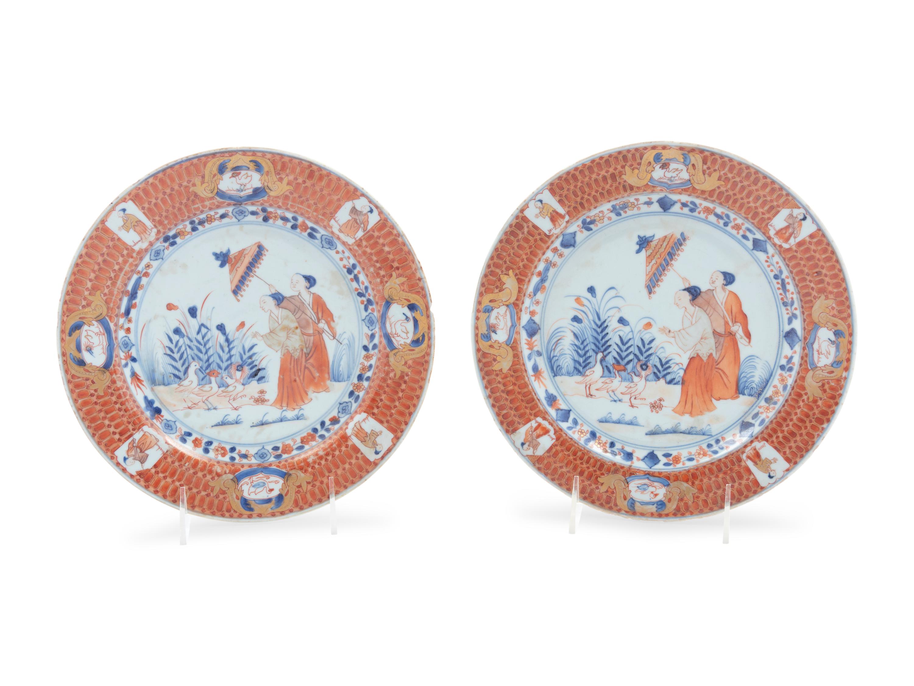 A Pair of Chinese Export Porcelain "Pronk Dame au Parasol" Pattern Plates