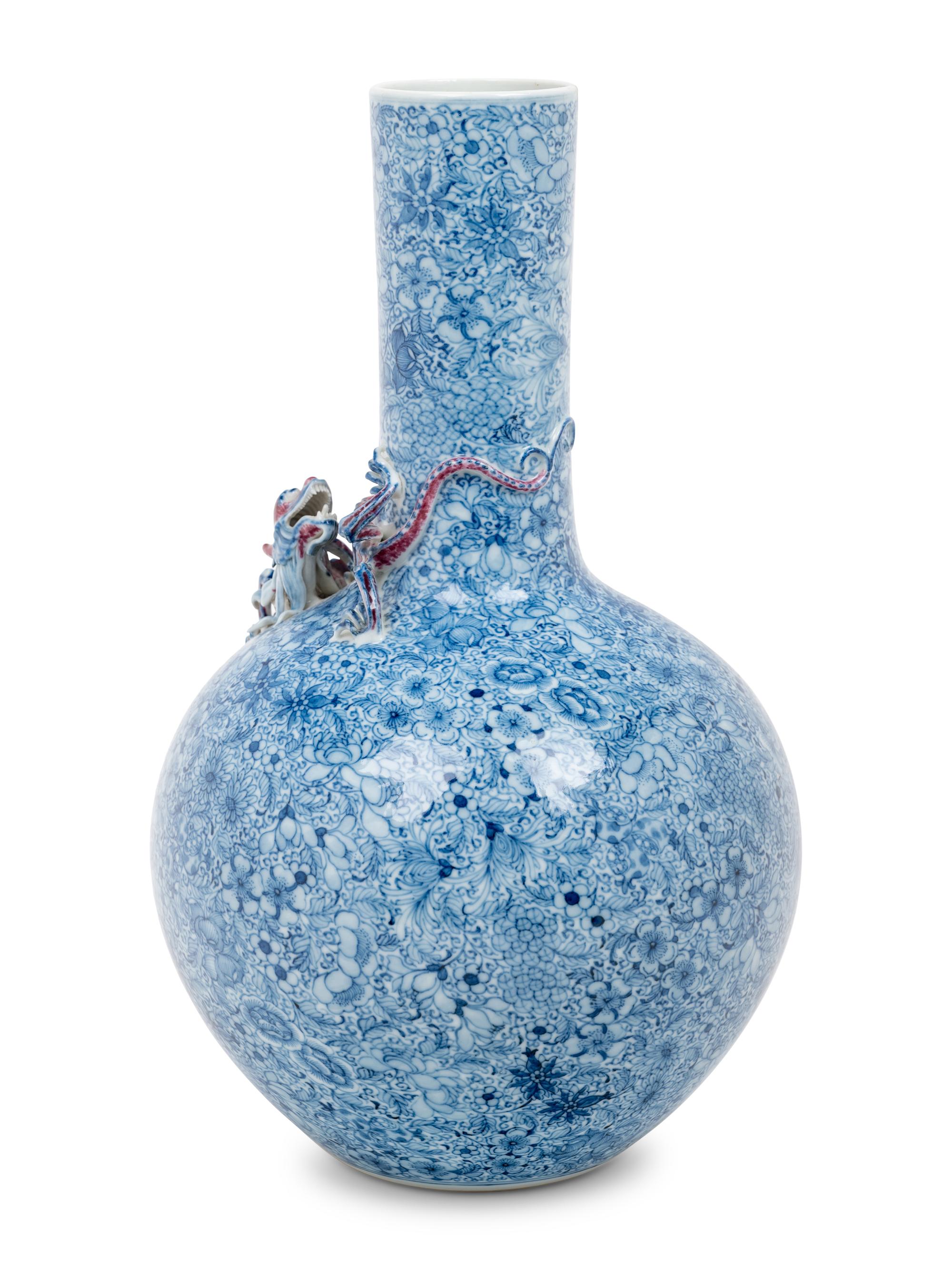 A Chinese Blue and White Porcelain Bottle Vase