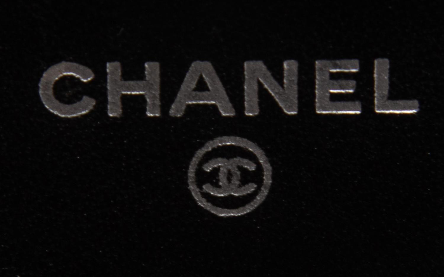 CHANEL, 2.55 PATENT WALLET-ON-CHAIN
