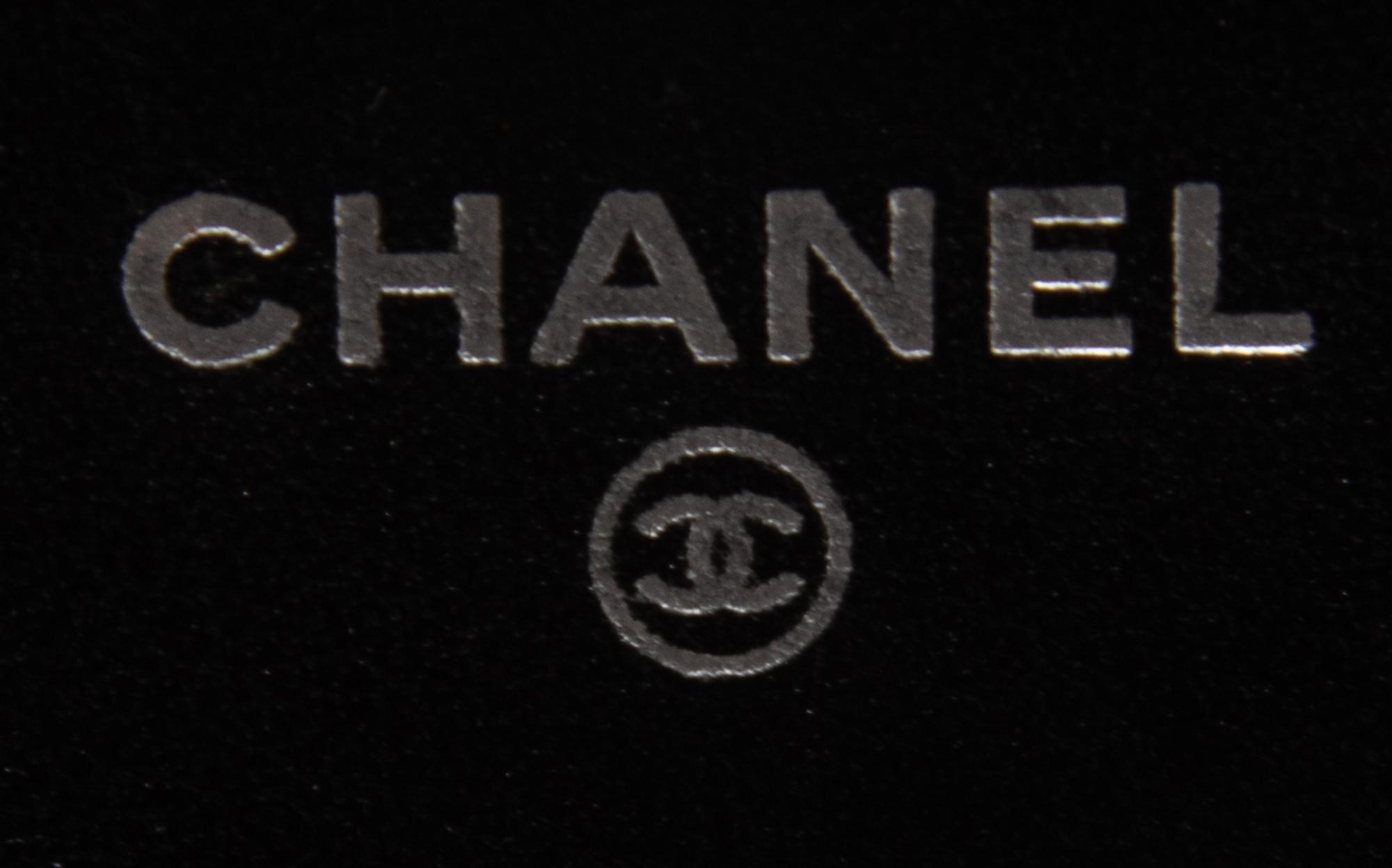 CHANEL, 2.55 PATENT WALLET-ON-CHAIN