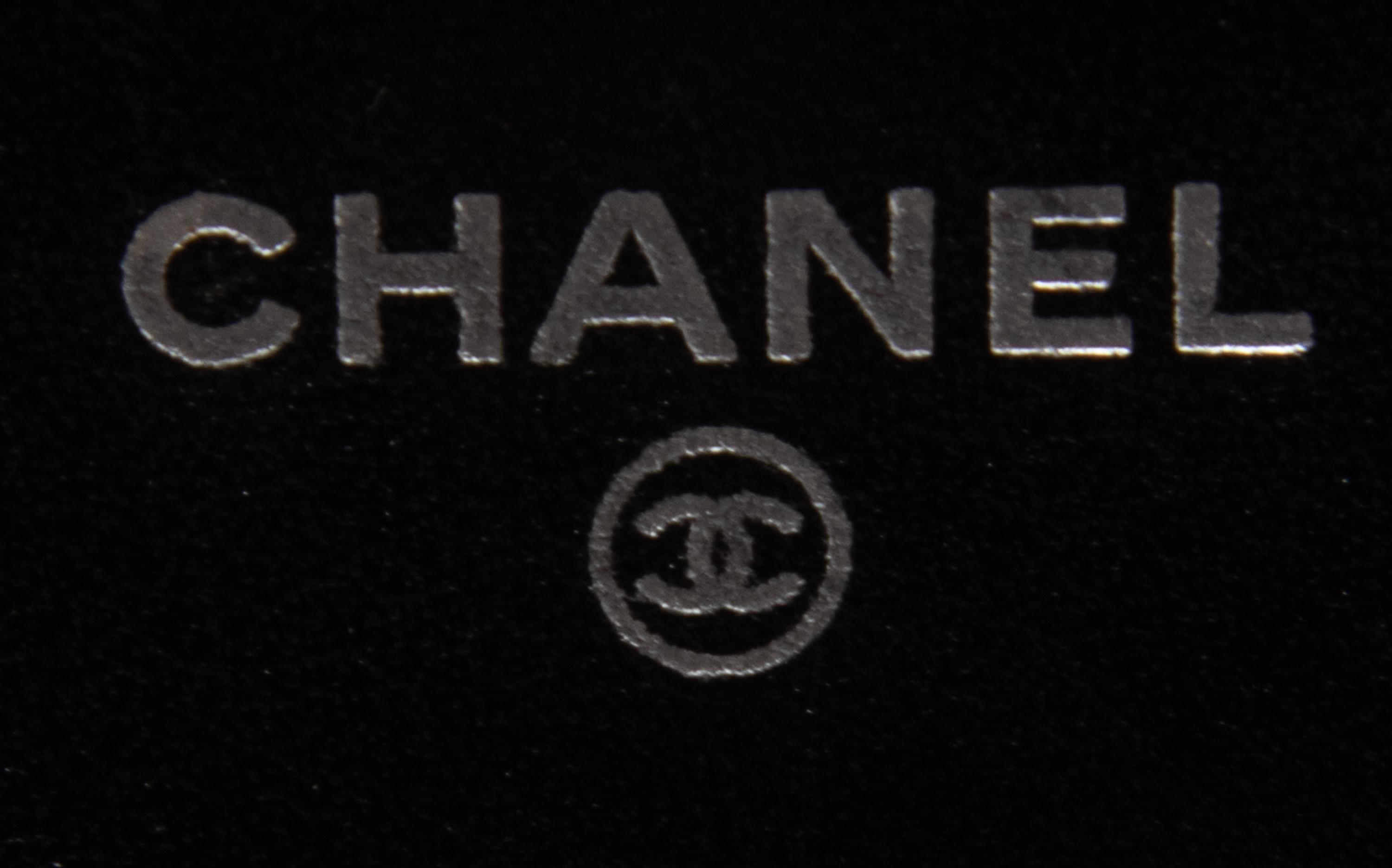 CHANEL, 2.55 PATENT WALLET-ON-CHAIN