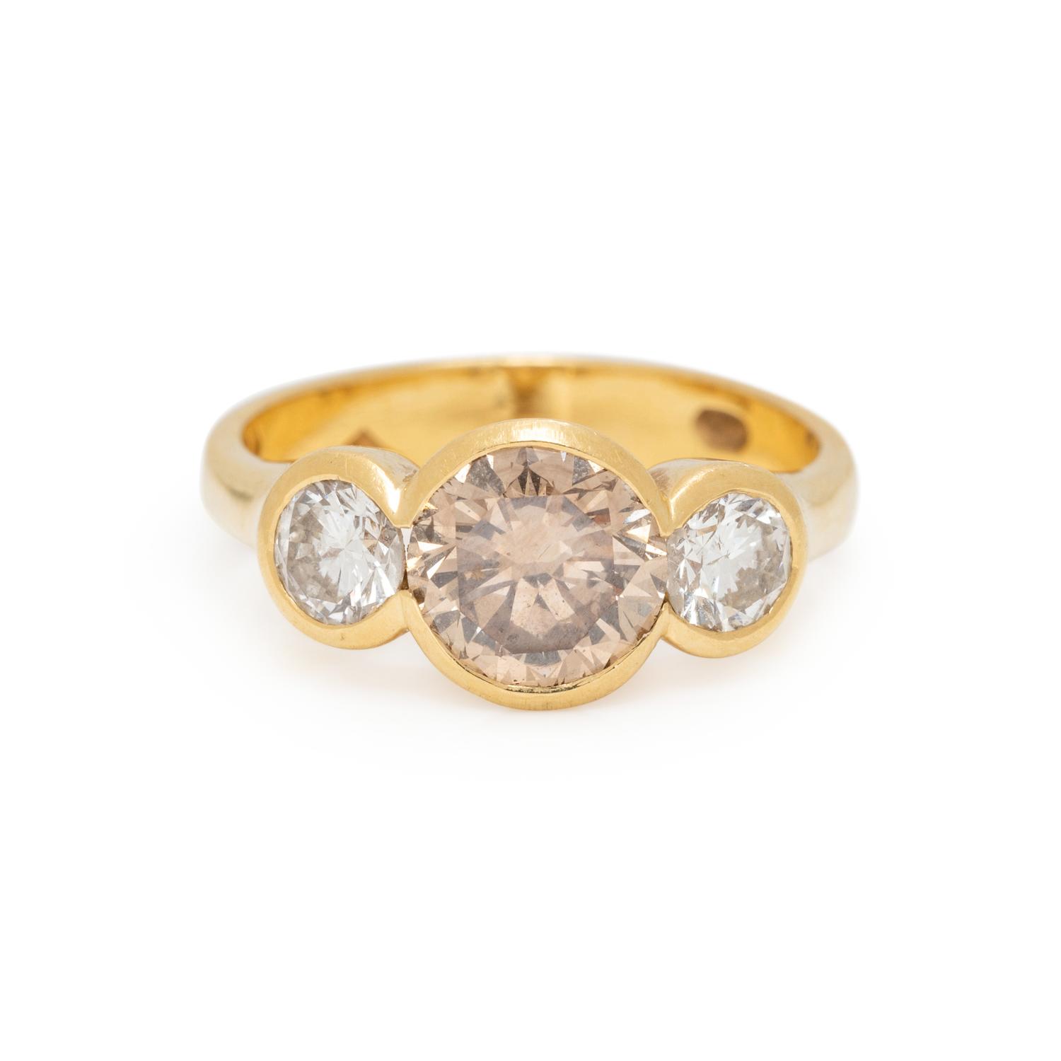 YELLOW GOLD, COLORED DIAMOND, AND DIAMOND RING