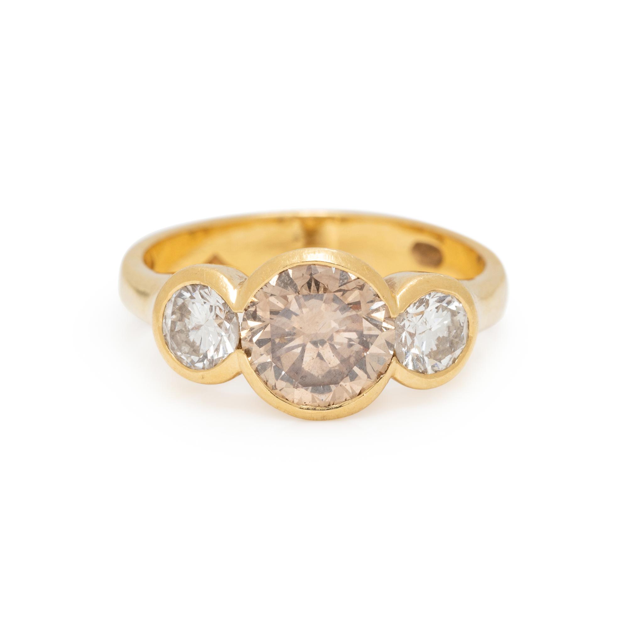 YELLOW GOLD, COLORED DIAMOND, AND DIAMOND RING