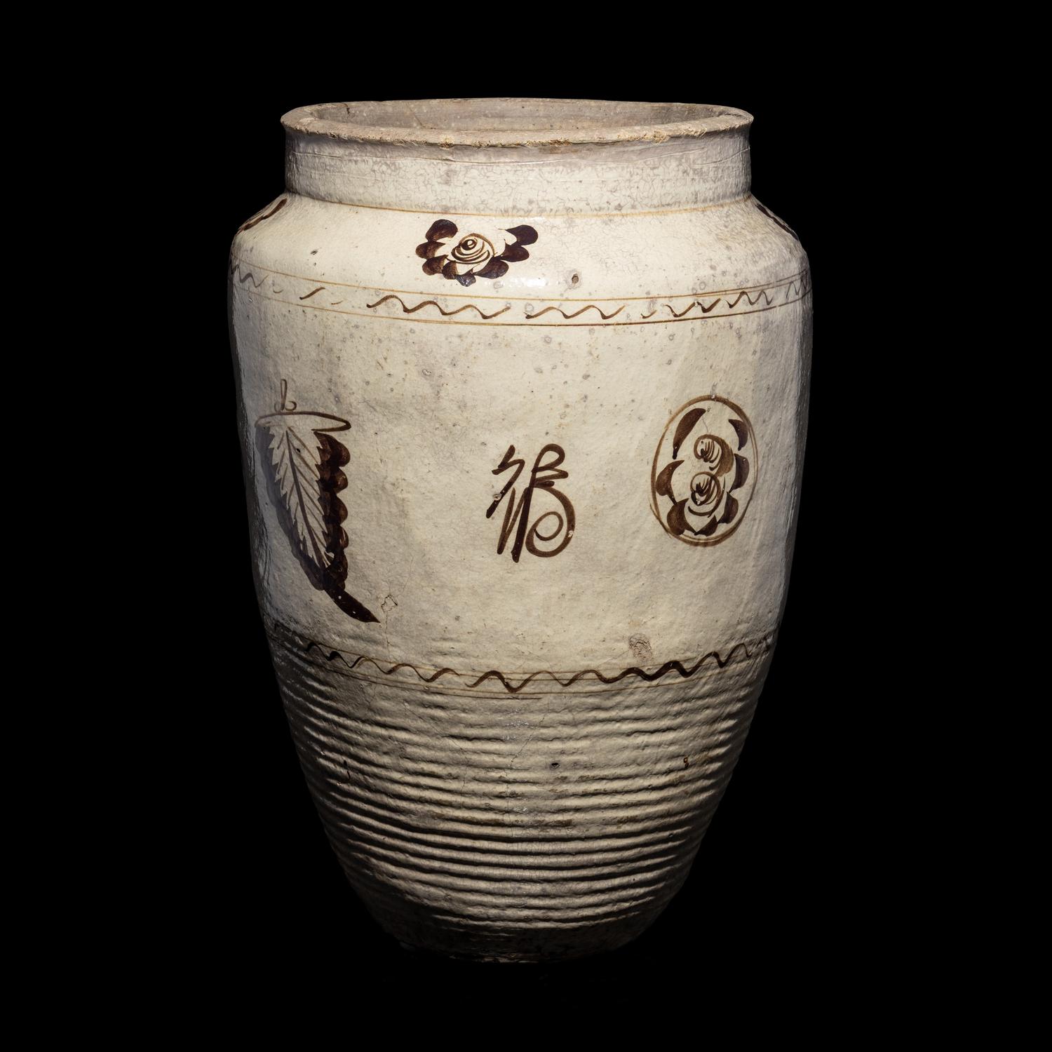 A Large Chinese Painted Cizhou Porcelain Jar, Yuan/Ming Dynasty 元/明 磁州窑白地黑花花卉紋大罐