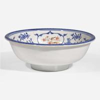 A Chinese underglaze blue and enameled porcelain basin 青花粉彩開光人物小盆 Late 18th century ?????