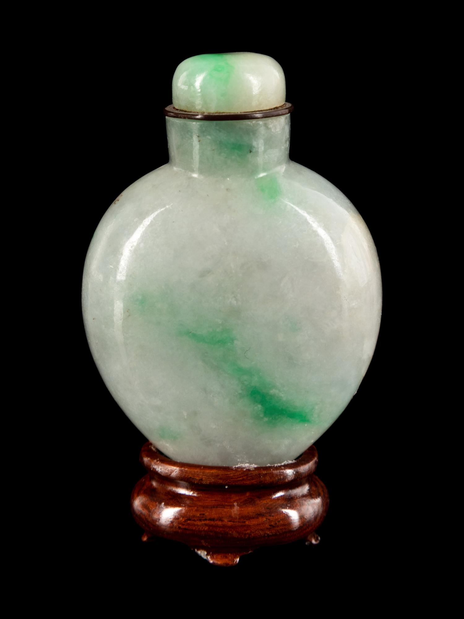 A Chinese Green and White Jadeite Snuff Bottle