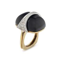 LA TRIOMPHE, BICOLOR GOLD, ONYX AND DIAMOND RING